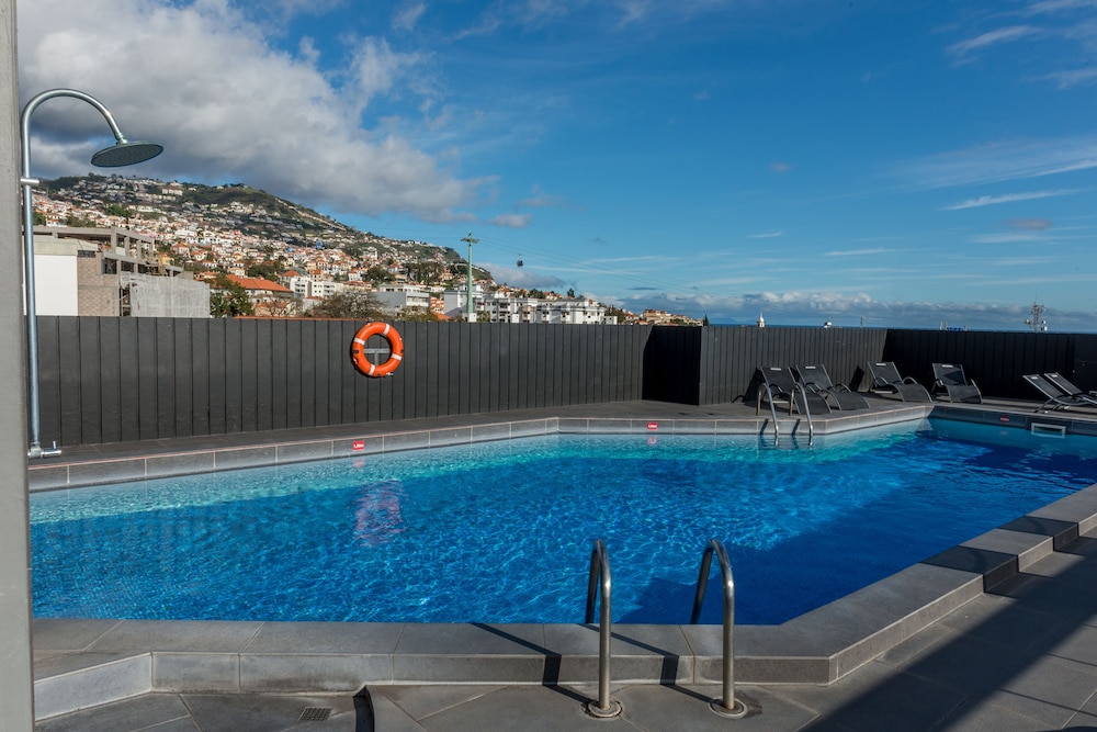 The Editory Garden Carmo Funchal 35/63