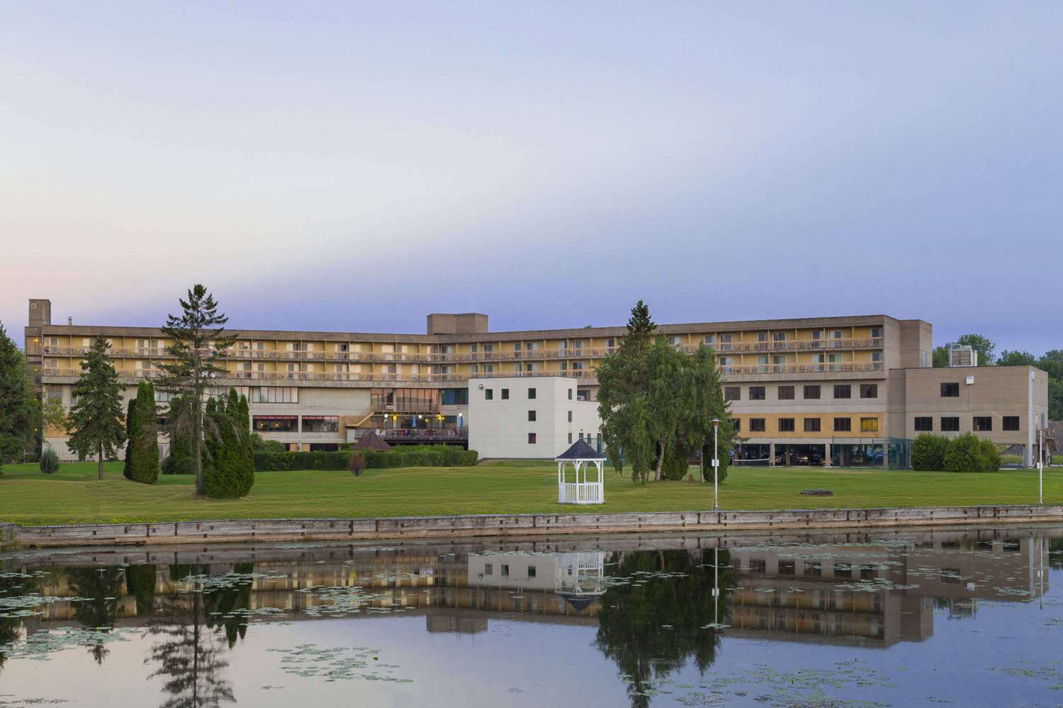 Ramada by Wyndham Belleville Harbourview Conference Centre 11/13