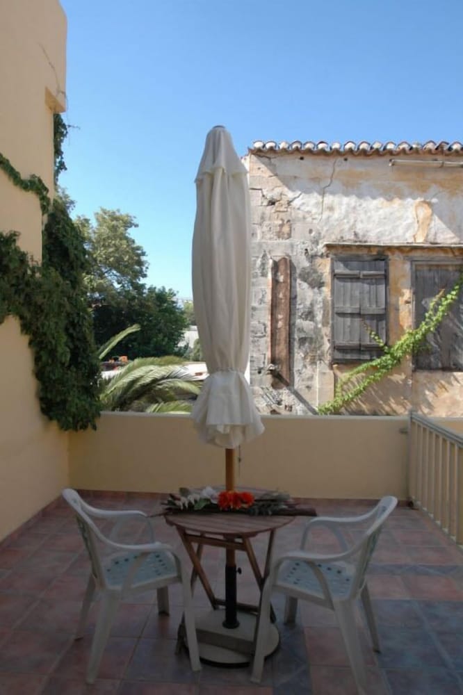 Belmondo Hotel & Suites 35/39