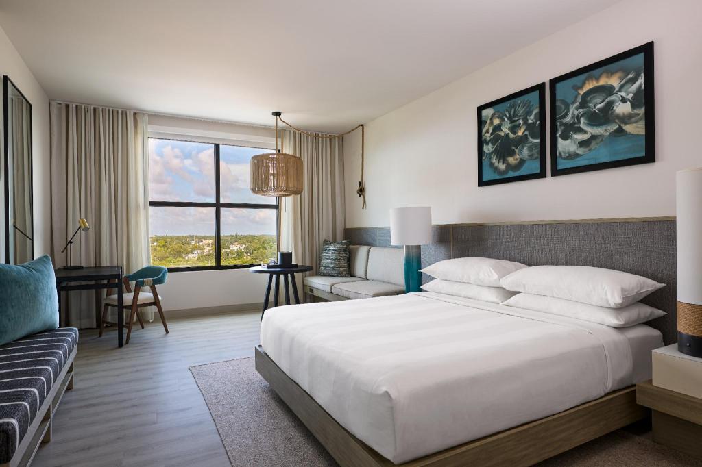 Sunrise, Guest Room, King Bed, Marina View