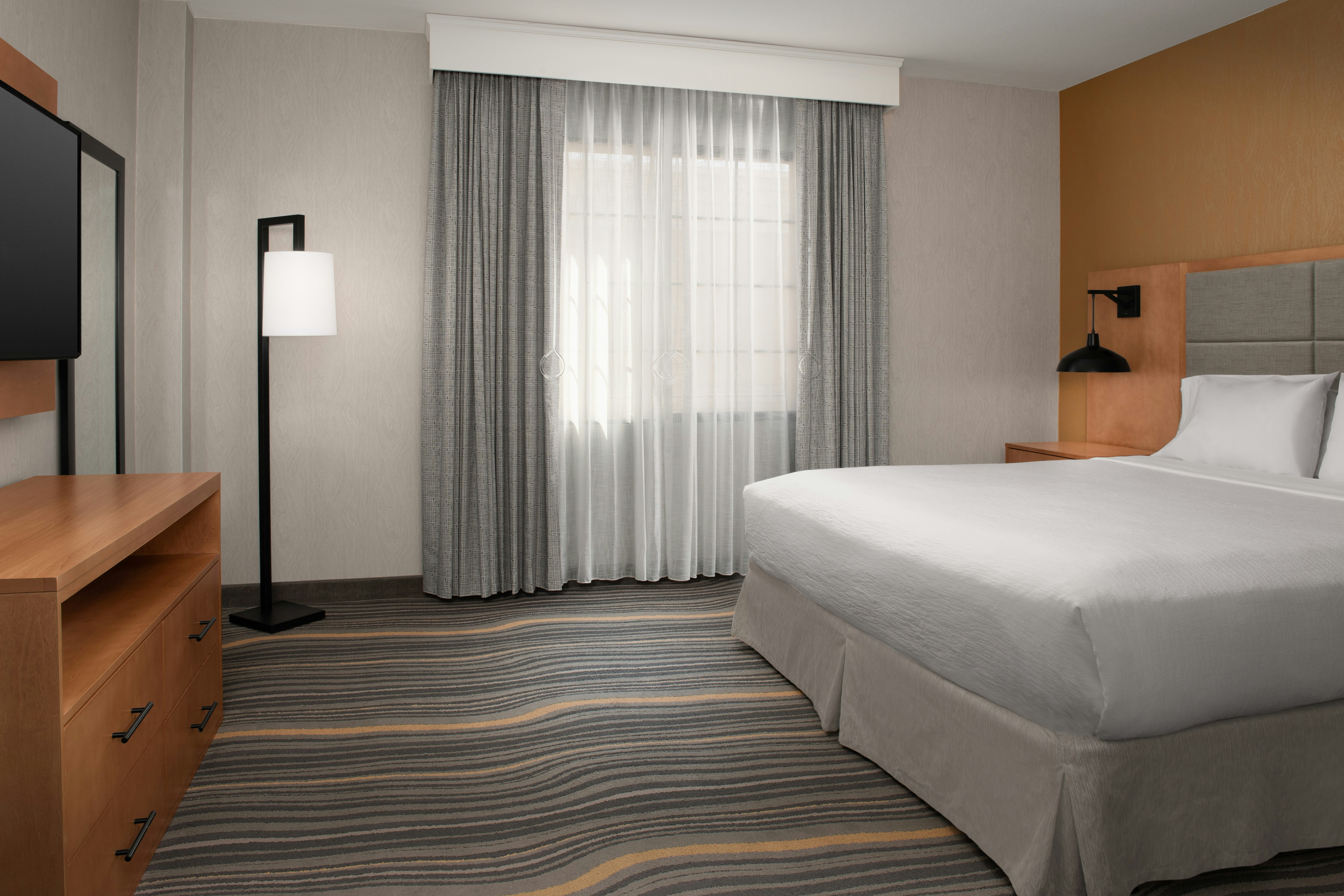 Suite, King Bed, Accessible