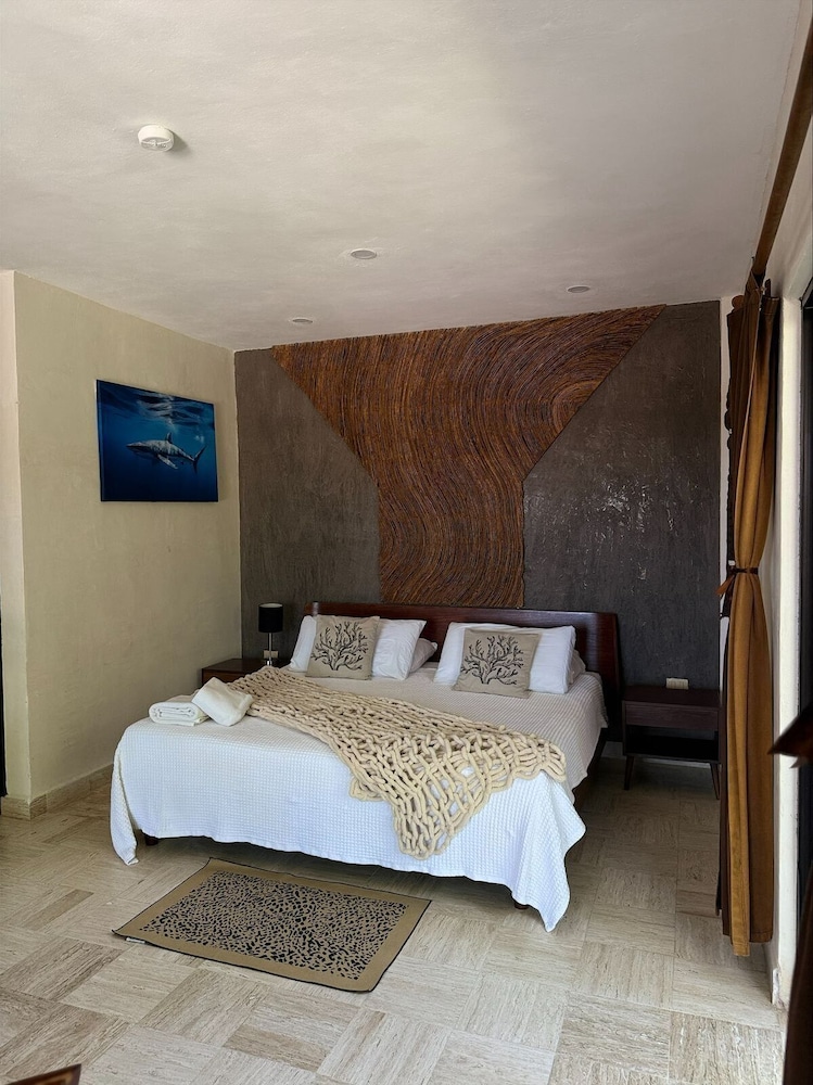 Villas Tiburon 15/70