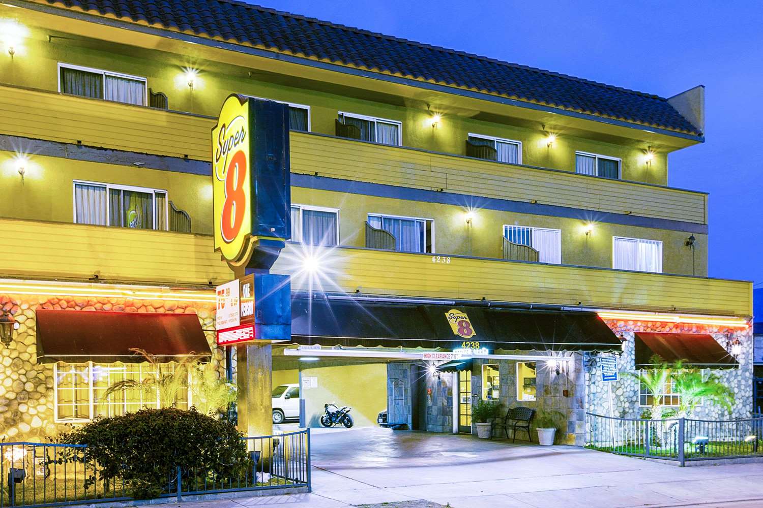Elev8 Hotel Los Angeles LAX 1/20