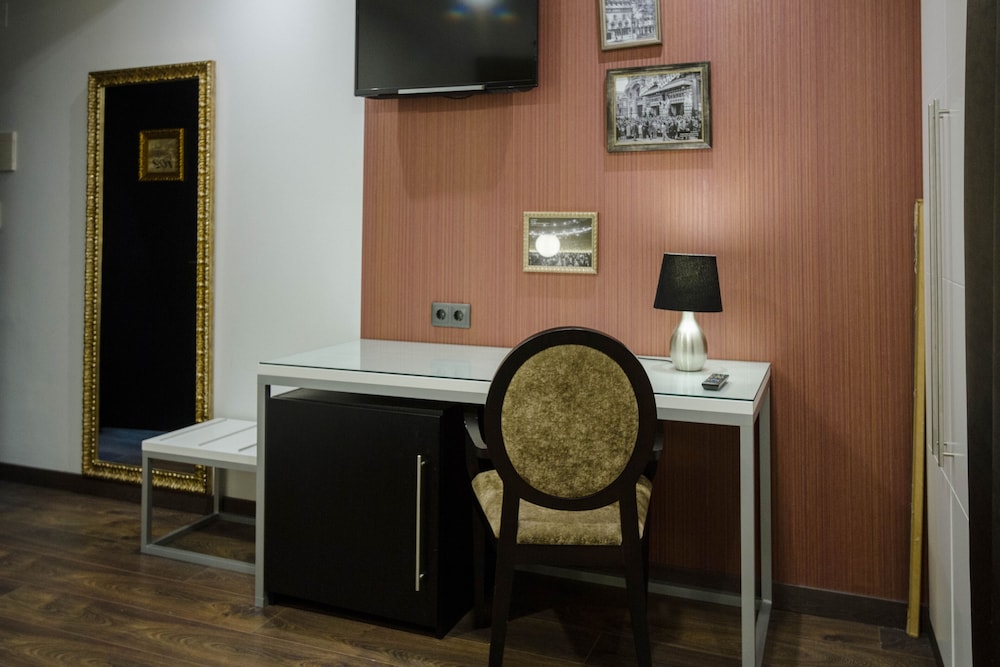 Hotel Moderno BCN 57/70