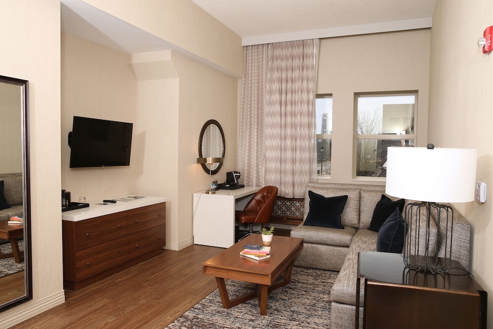 HOTEL INDIGO NAPERVILLE RIVERWALK 49/78