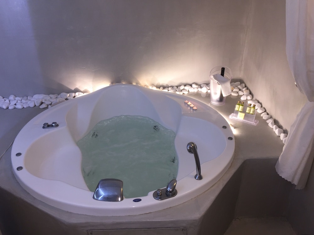 Aeolos Art and Eco Suites - Adults Only 100/109