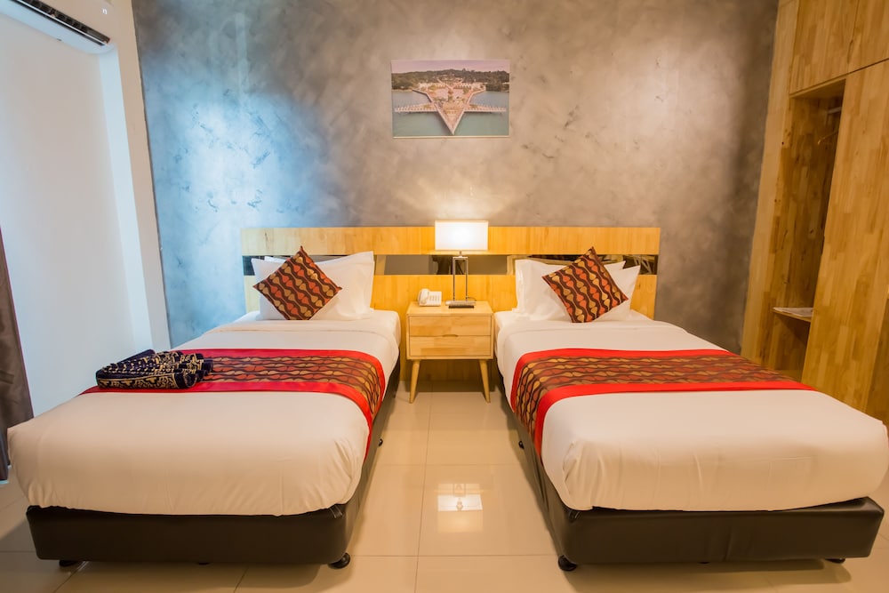 Hotel Adya Express 27/60