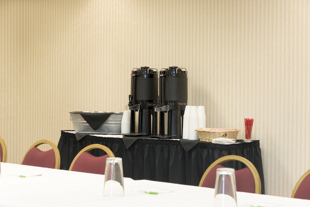 Holiday Inn Toledo-Maumee(I-80/90) 19/58