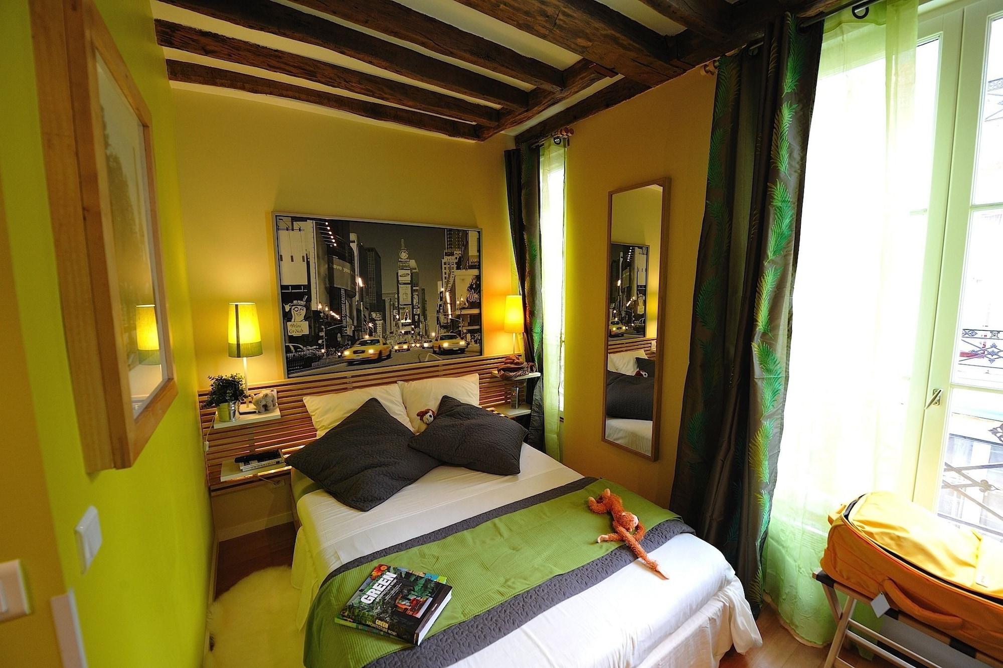 Cocoon, Studio