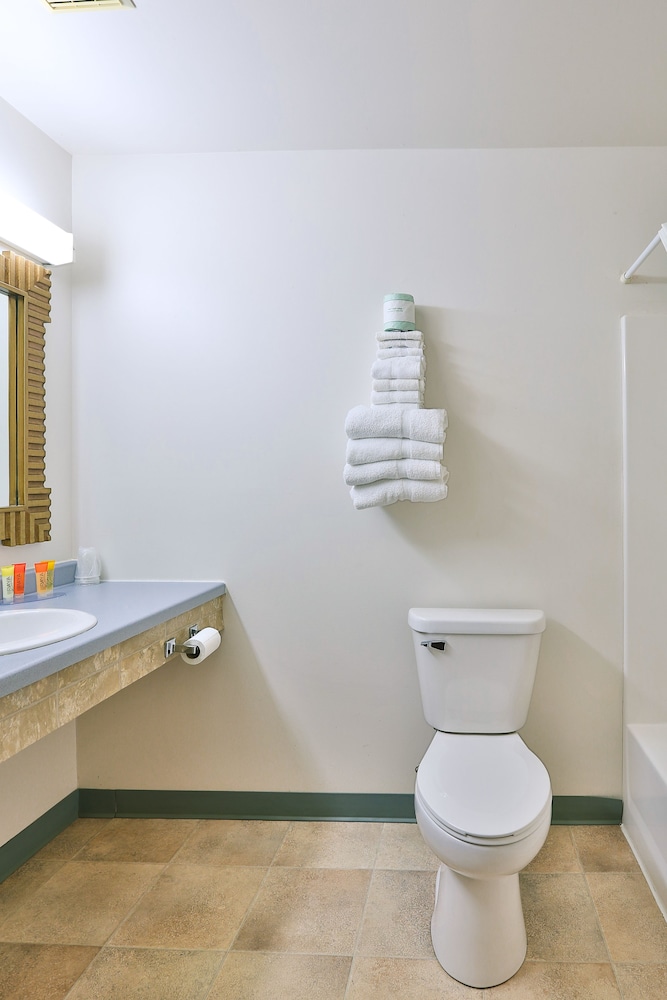 Amerivu Inn And Suites New Richmond 56/60
