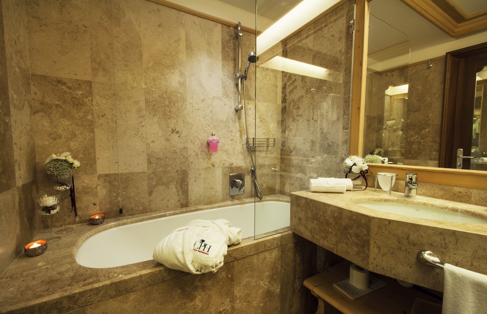Cristal Palace Hotel 51/53