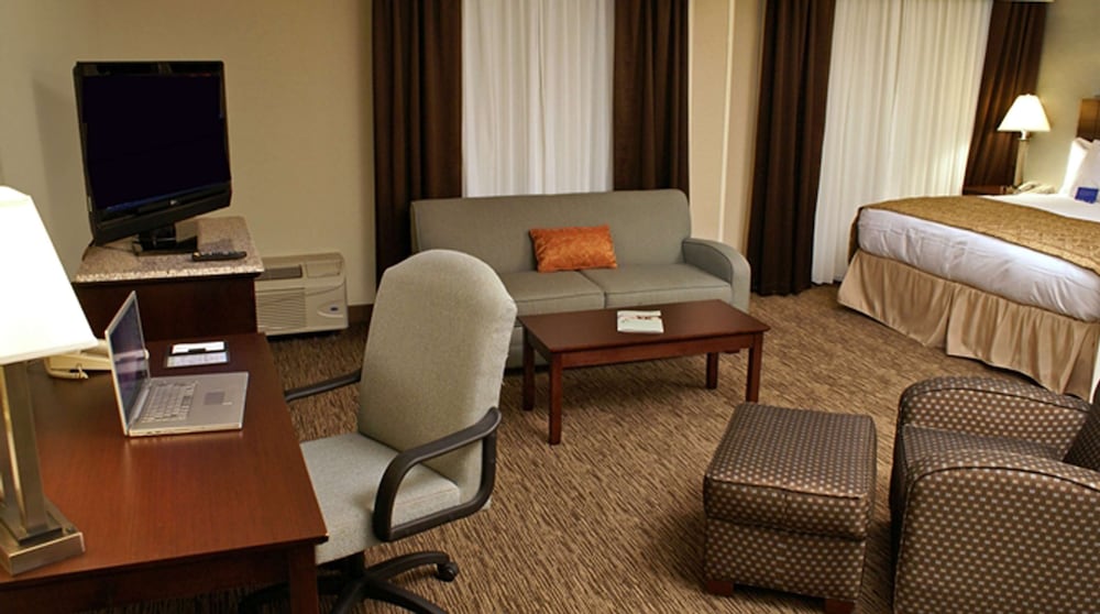 DoubleTree by Hilton Rocky Mount Hotel 24/44