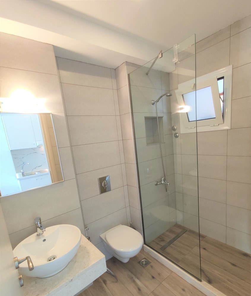 Kostas Apartments 38/48