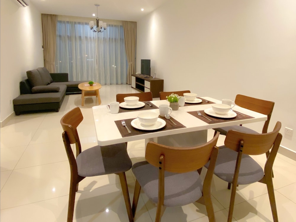 AZ HOTEL & SERVICED APARTMENTS 27/36