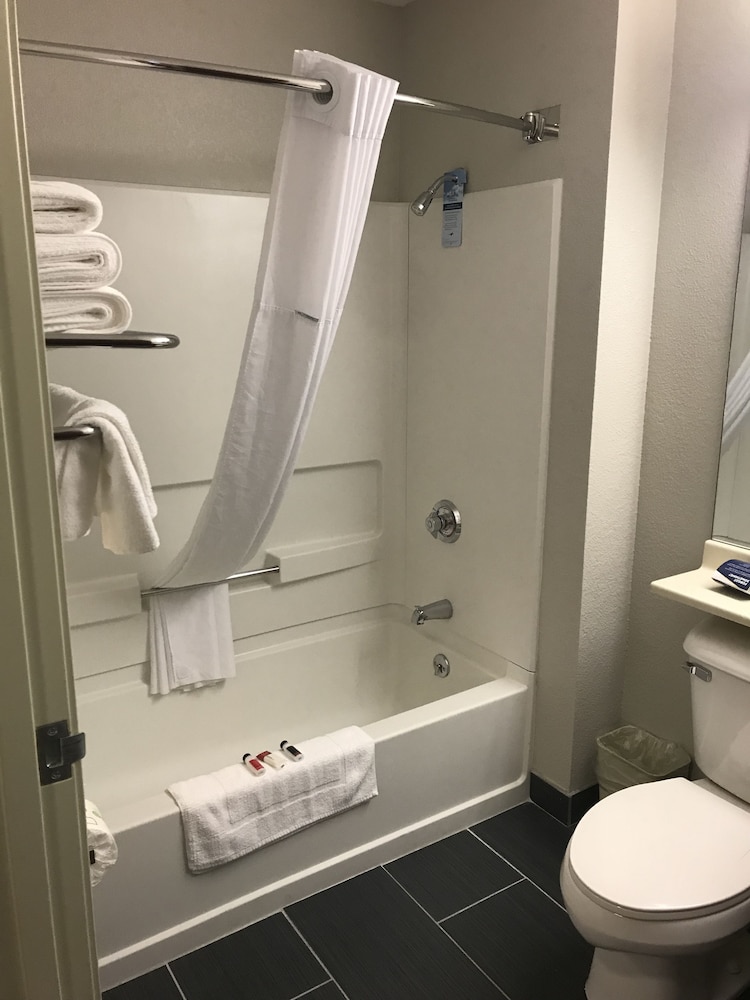 Microtel Inn & Suites by Wyndham Urbandale/Des Moines 41/47