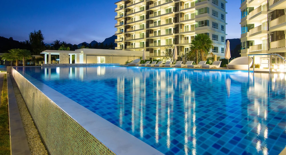 The Sea Condominium 10/67