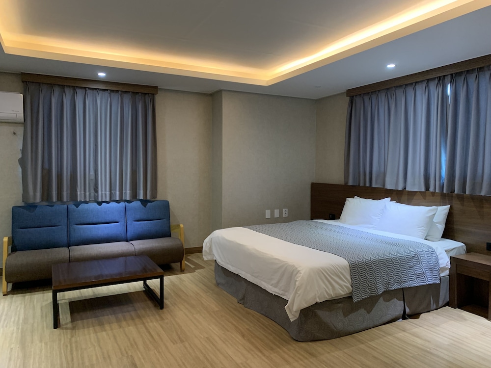 Deluxe, Double Bed