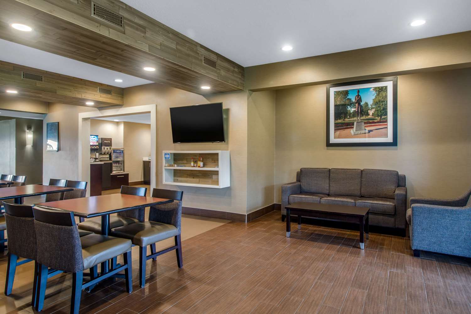 Comfort Suites Danville KY 16/25