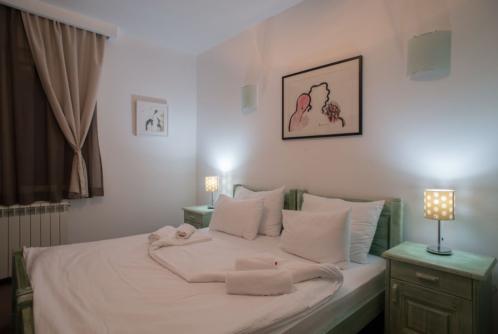 HOTEL TRIM 14/31
