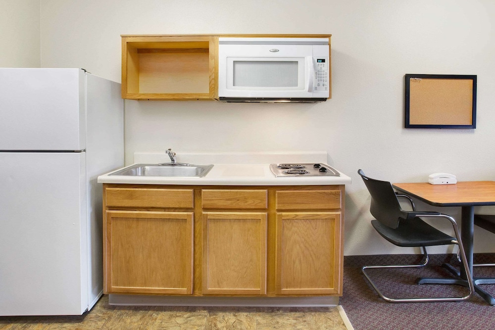 WoodSpring Suites Cincinnati Fairfield 18/22