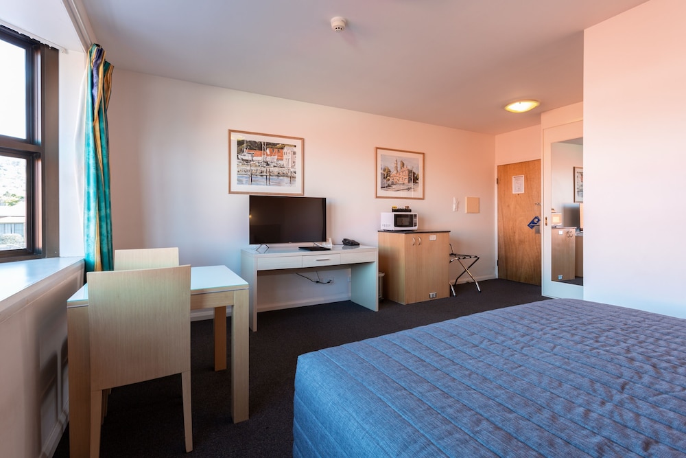 Mayfair Plaza Motel 27/53