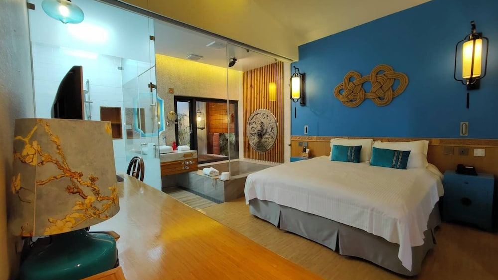 GALLERY, DOUBLE BED