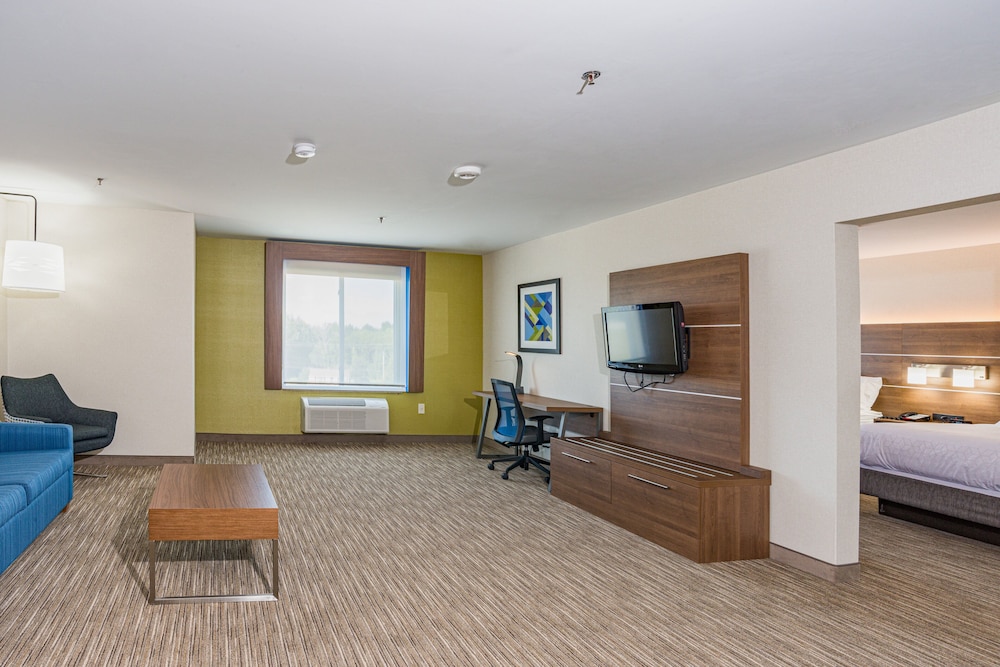 Holiday Inn Express Hotel And Suites Swansea 35/50