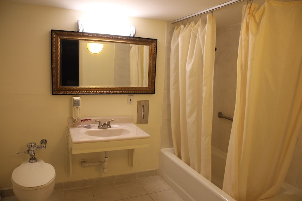 Bedford Plaza Hotel 44/50