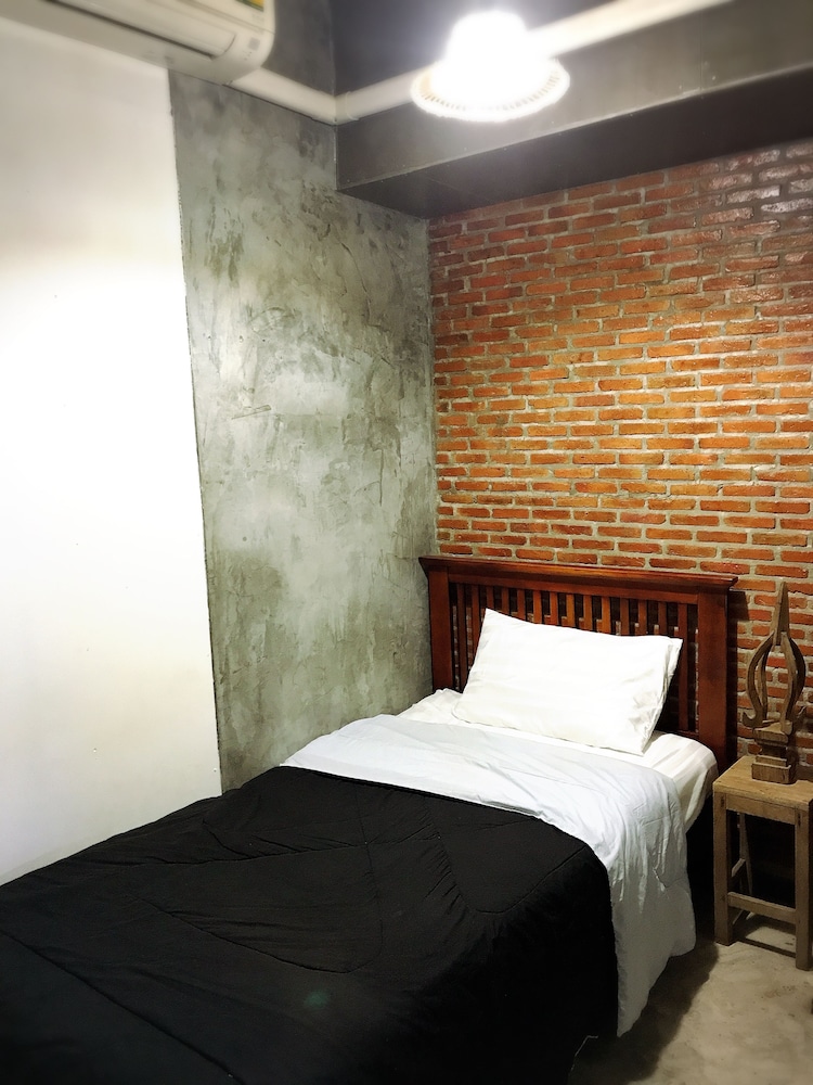 Retro Lanna Hostel Chiangmai 6/35