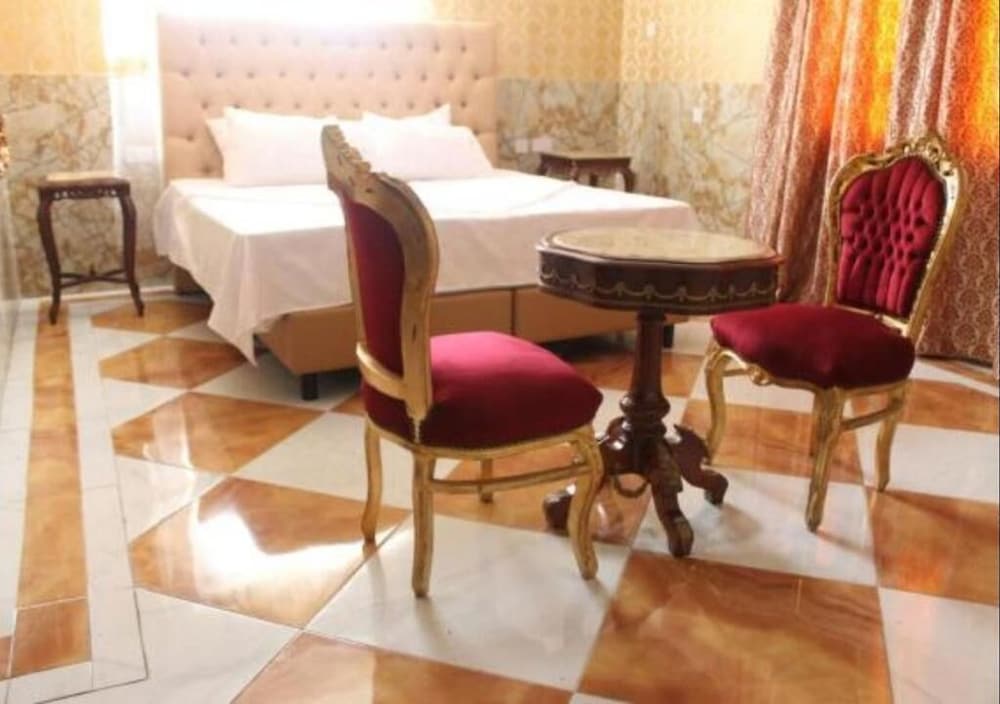Grand Emperor Hotel 32/40