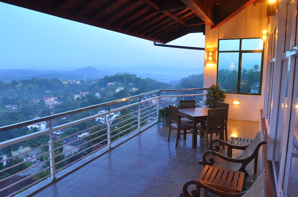 Amaara Sky Hotel 52/61