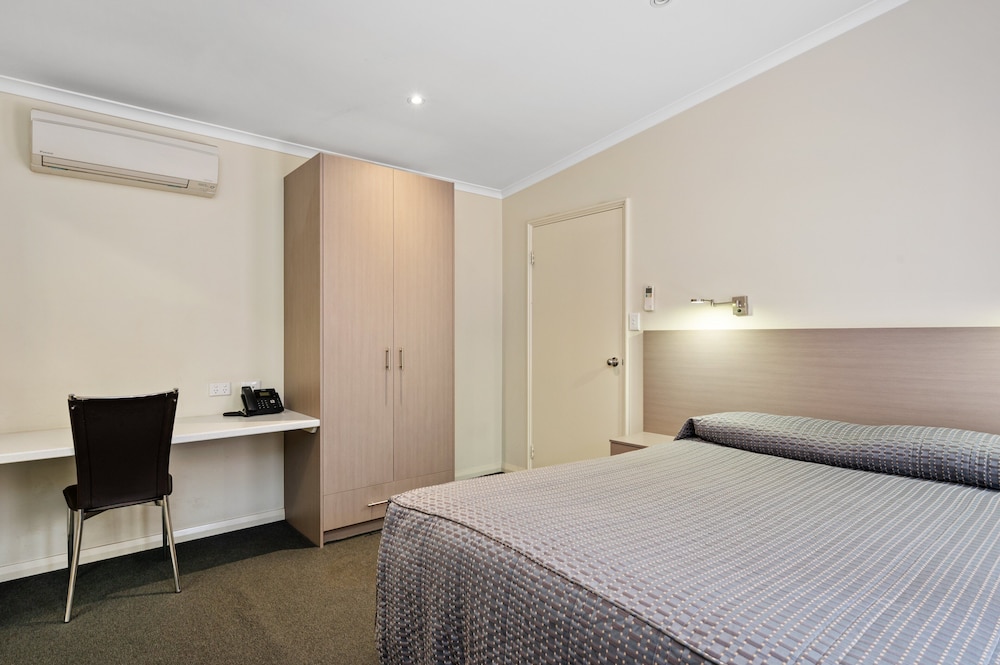 2 Bedrooms, Suite, Apartment, 2 Queen Beds, Sofa, Kitchen