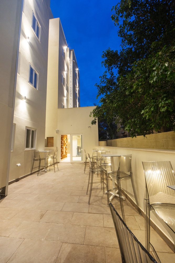 DDREAM HOTEL 40/63
