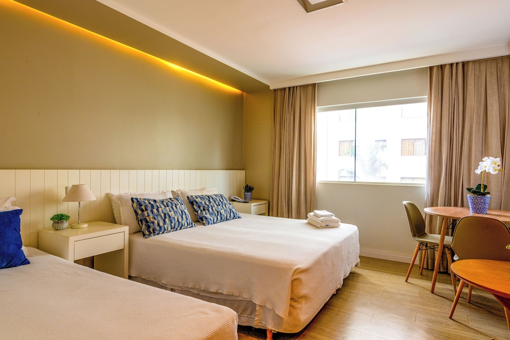 DELUXE, DOUBLE AND TWIN BEDS