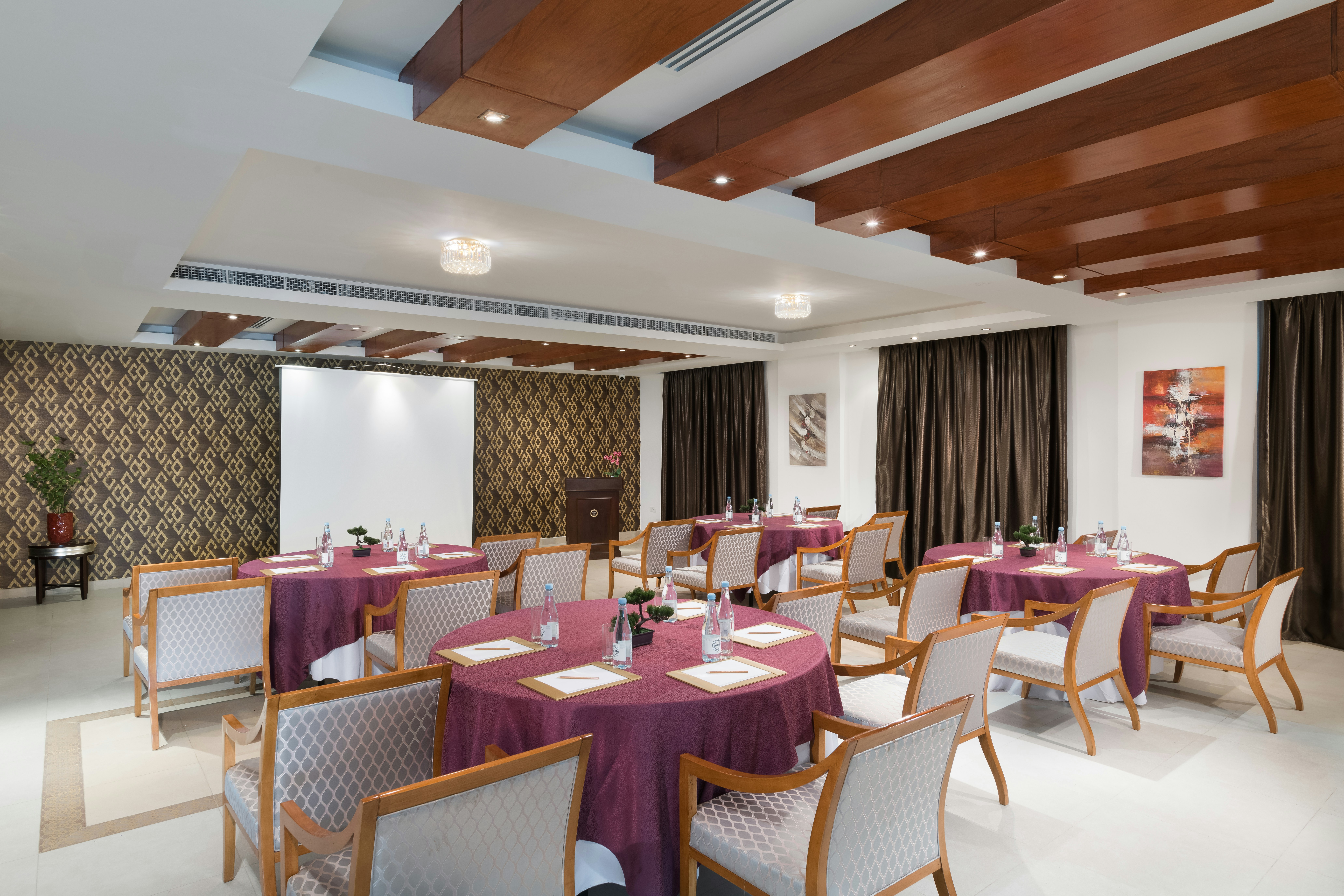 Al Hail Waves Hotel Managed By Centara 72/78