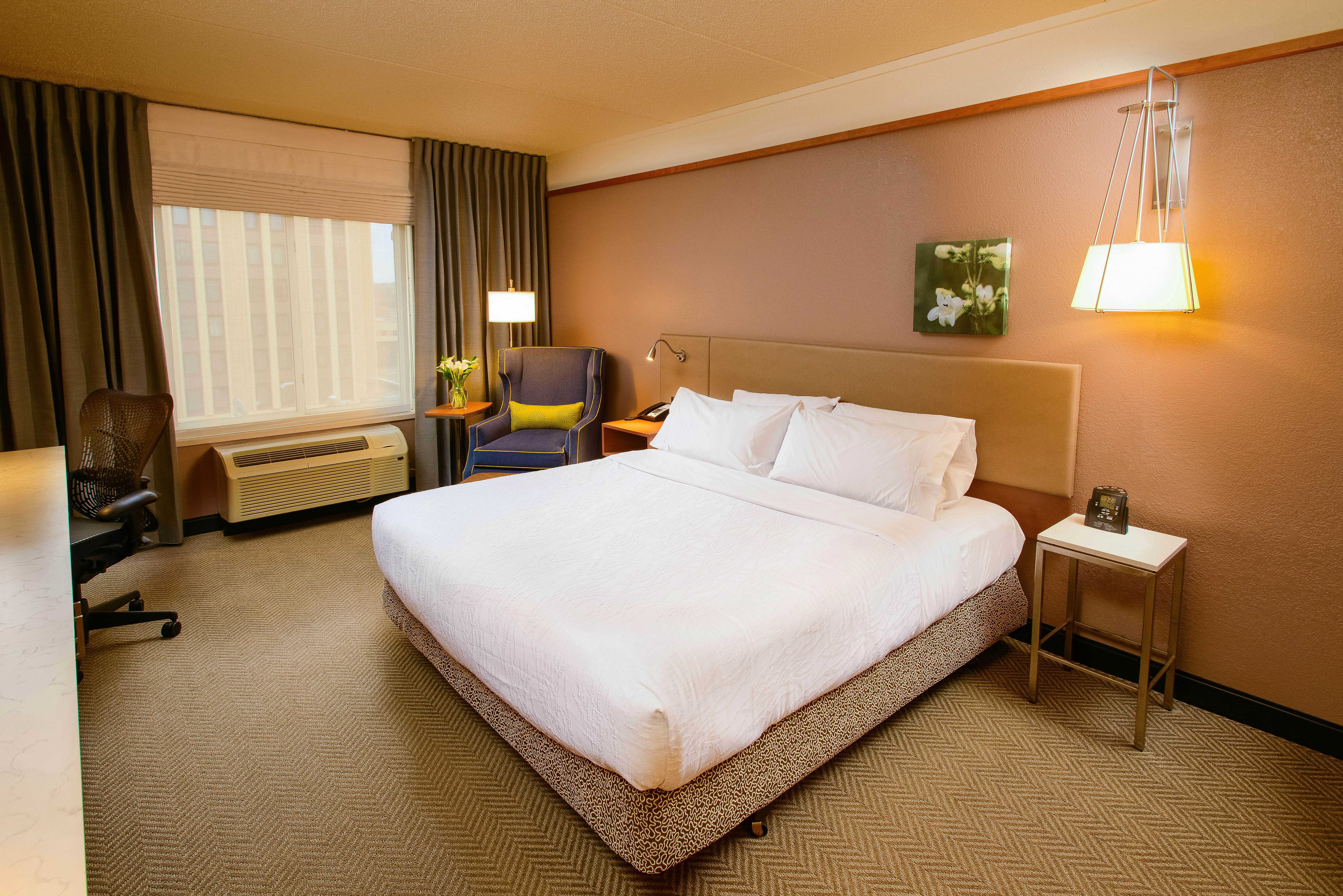 ROOM, KING BED