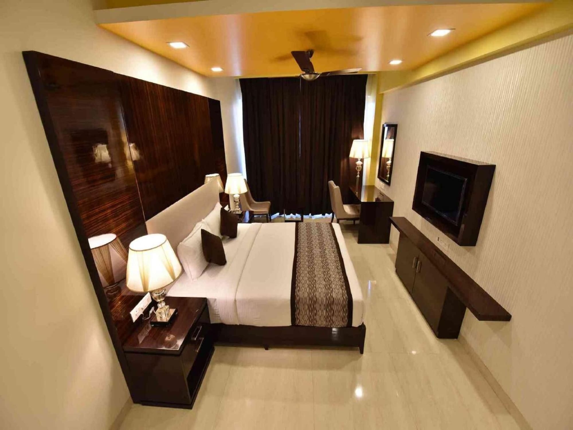 EXECUTIVE, SUITE, BALCONY