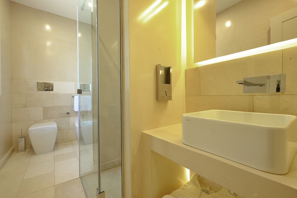 Montiro Hotel 46/48