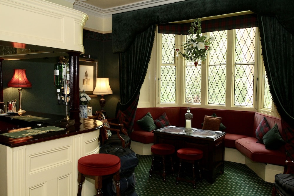 Rylstone Manor Hotel 32/50