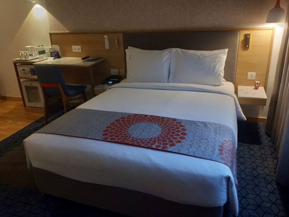 Holiday Inn Express Chennai Omr Thoraipakkam 18/76