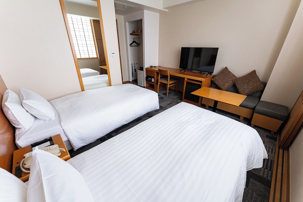 ROOM, TWIN BEDS