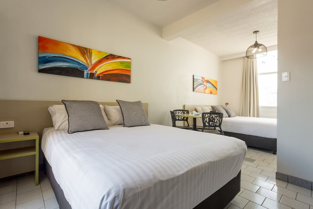 Emerald Star Hotel 6/52
