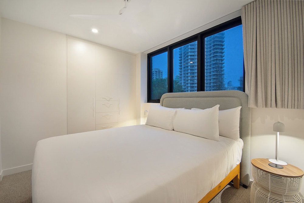 The Shores Surfers Paradise Apartments 19/50