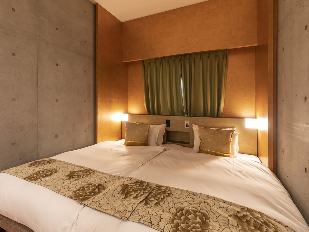RUN OF HOUSE, KING BED