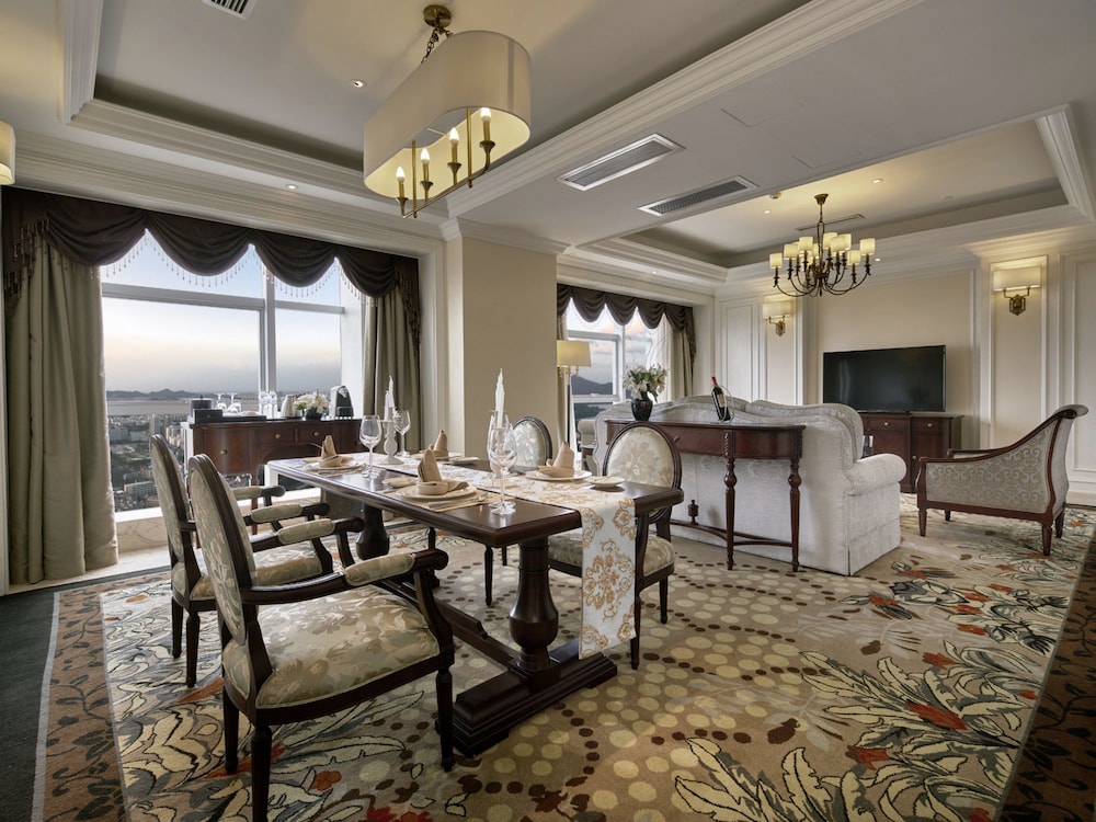 Yinxin Century Hotel 16/25