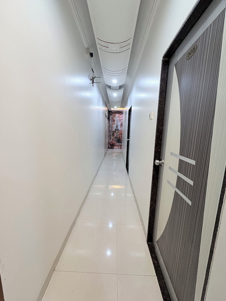Hotel Broadway Colaba Mumbai 31/50