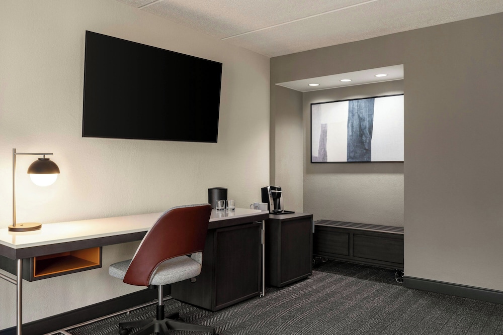 Courtyard by Marriott Atlanta Northlake 38/50