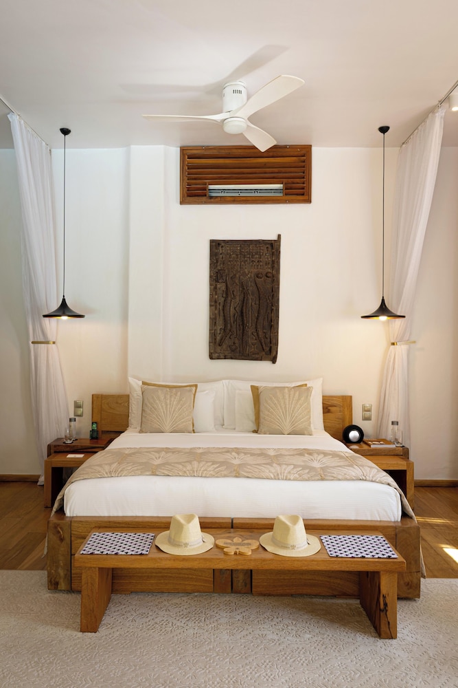 5 Bedrooms, Villa