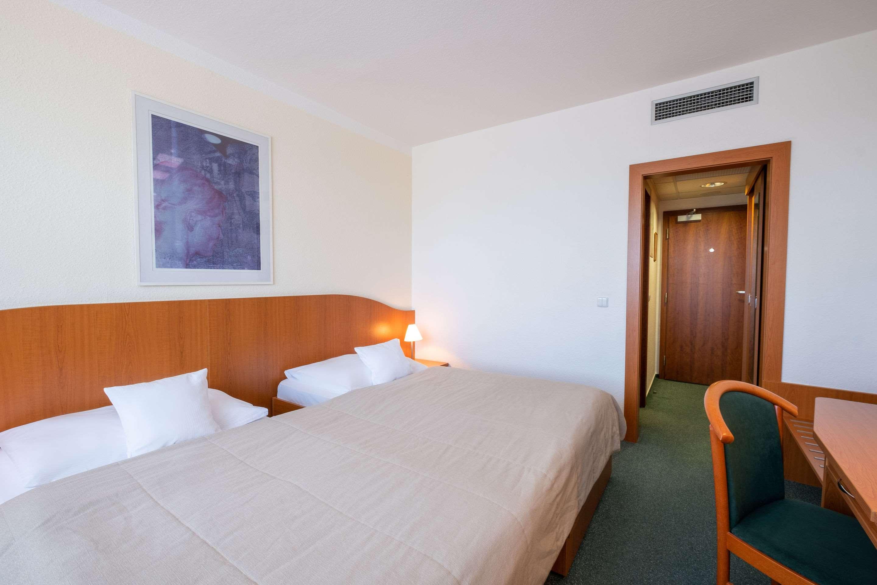 Room, Twin Beds