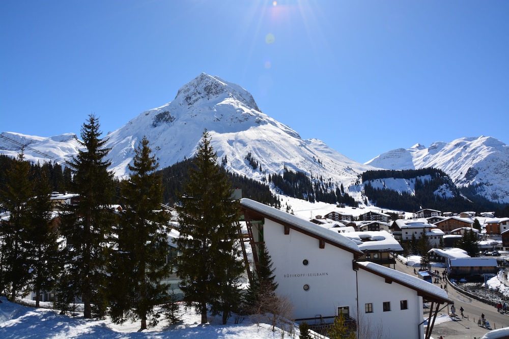 HOTEL BERGHOF 3/79
